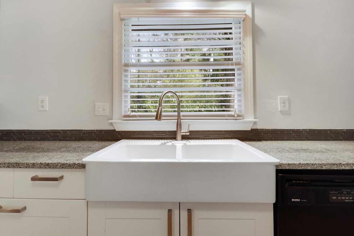 1442-kitchen-farmhouse-sink